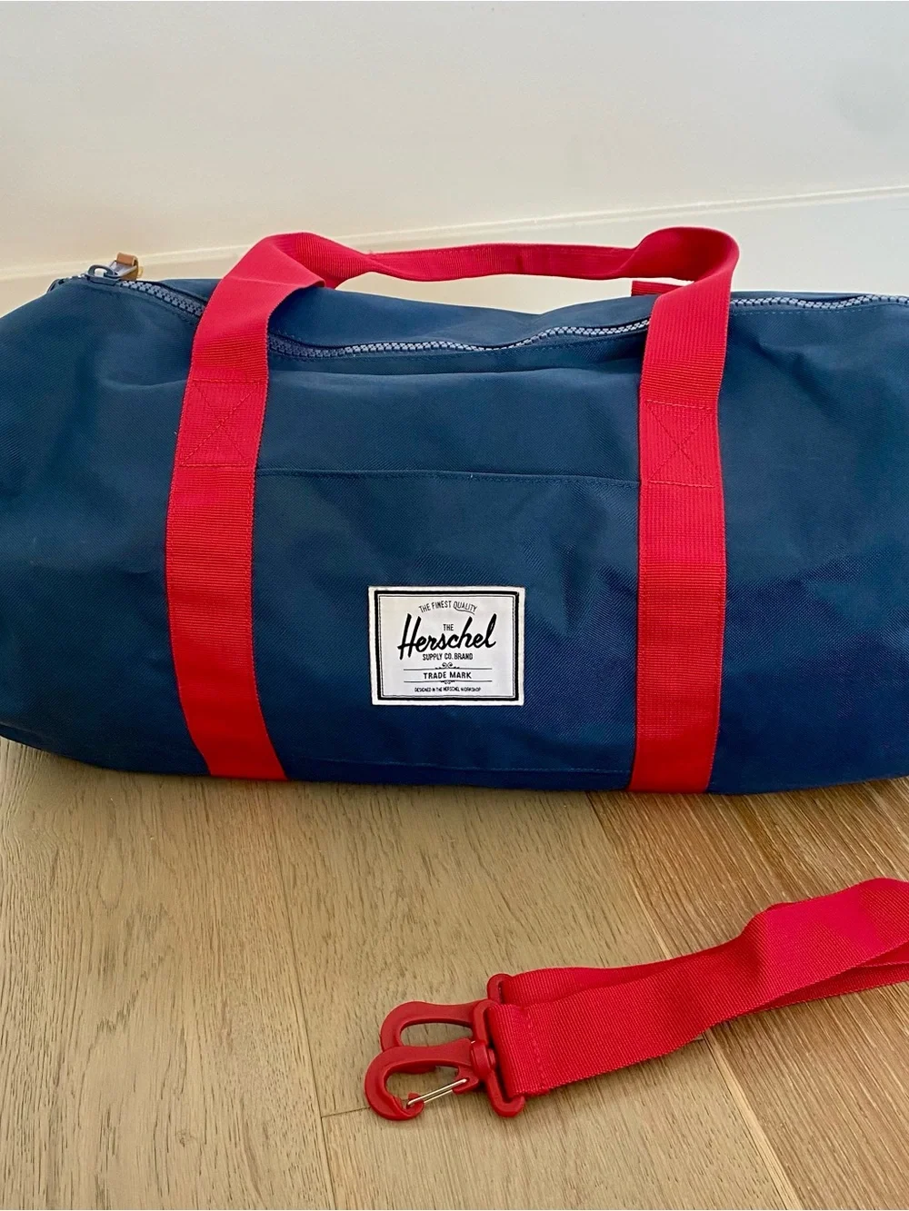 Herschel Sutton Mid-Volume Duffle Bag – Navy/Red – 28L